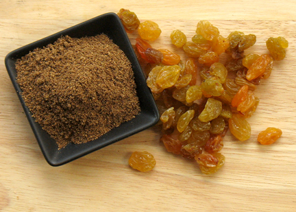 garam_masala_and_raisins